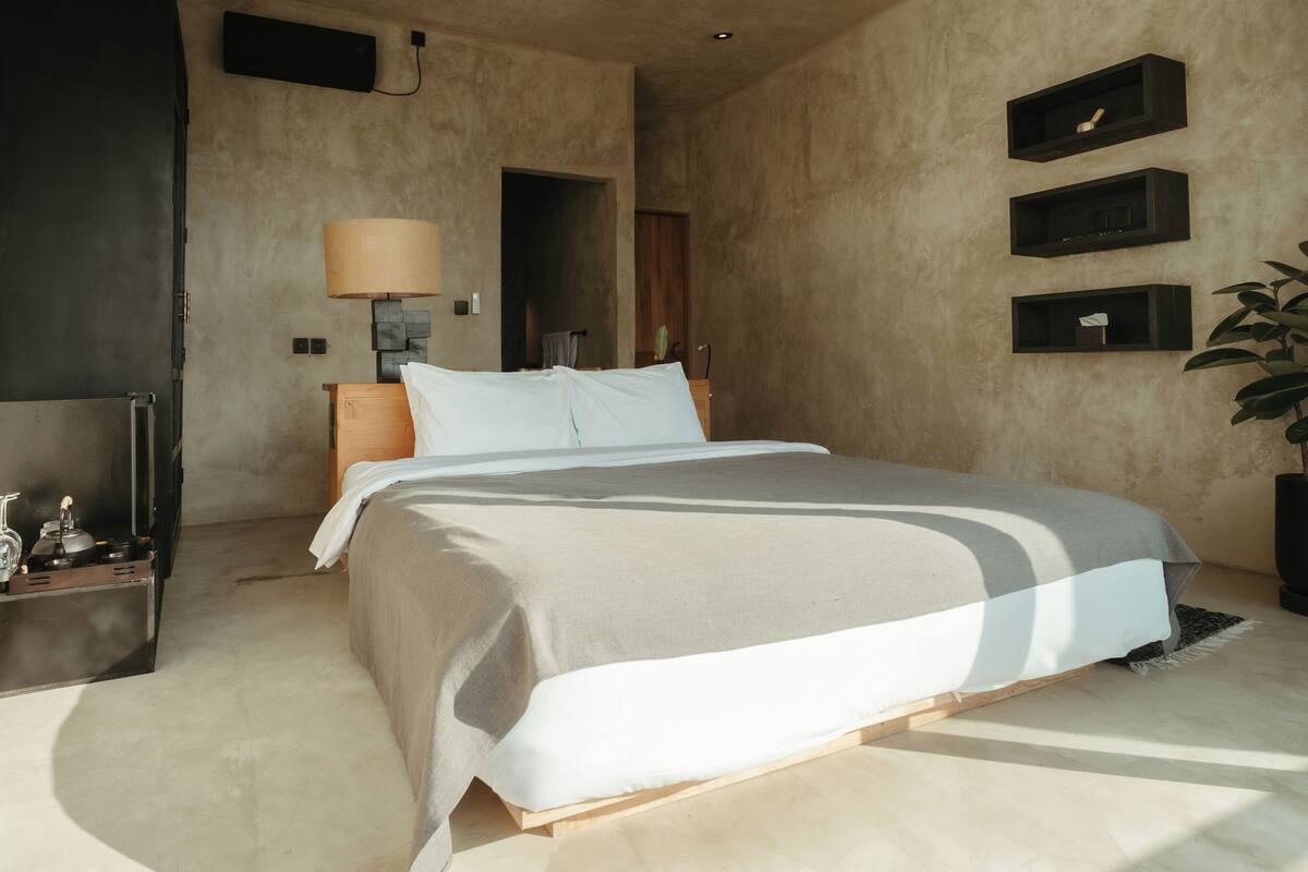 Deluxe Studio Suite, Courtyard View | Desk, laptop workspace, free WiFi