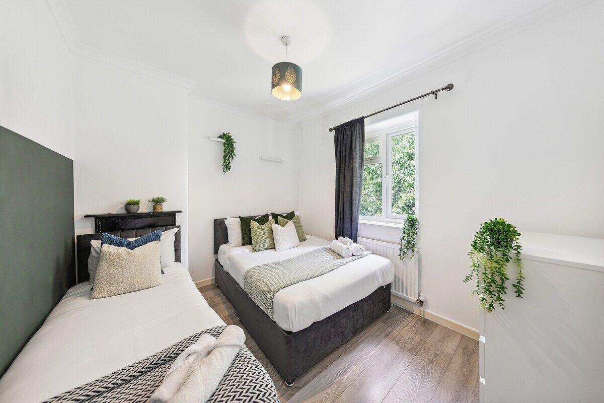 3 bedrooms, iron/ironing board, Internet, bed sheets