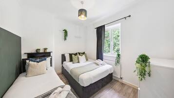 3 bedrooms, iron/ironing board, Internet, bed sheets