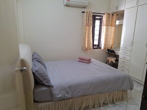 Iron/ironing board, WiFi, bed sheets - Spacious 4-bedroom house in gorgeous Subang Jaya with AC (Subang Jaya)