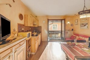 21-英寸纯平电视（配备有线频道）