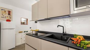 Standard Apartment, Multiple Bedrooms (Rochebrune 6th) | Private kitchen