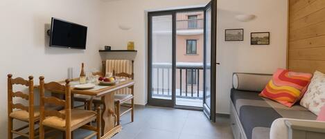 Standard Apartment, Multiple Bedrooms (Rochebrune 6th) | Living area