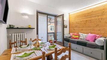 Standard Apartment, Multiple Bedrooms (Rochebrune 6th) | Dining