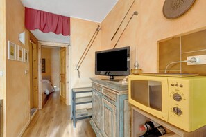 Standard Apartment, Multiple Bedrooms (Rochebrune 5th) | Private kitchen | Fridge, microwave, stovetop, coffee/tea maker - Rochebrune Apartments (Claviere)