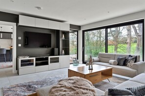 Fernseher, Tischtennisplatte