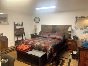 2 bedrooms, iron/ironing board, WiFi, bed sheets -  Located near three of Utah’s top ski resorts 
, (Ogden)