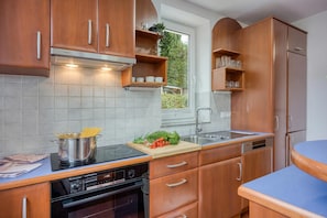 Fridge, microwave, oven, stovetop - Sunset Gold Apartment Portoroz (Piran)