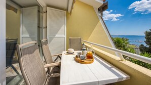 Apartament familiar, 1 dormitori, balcó (Sunset Gold Suite Portoroz free) | Servei de restauració a l'aire lliure