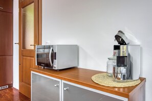 Family Apartment, Multiple Bedrooms (Sunset Gold Apartment Portoroz) | Private kitchen | Fridge, microwave, oven, stovetop - Sunset Gold Apartment Portoroz (Piran)