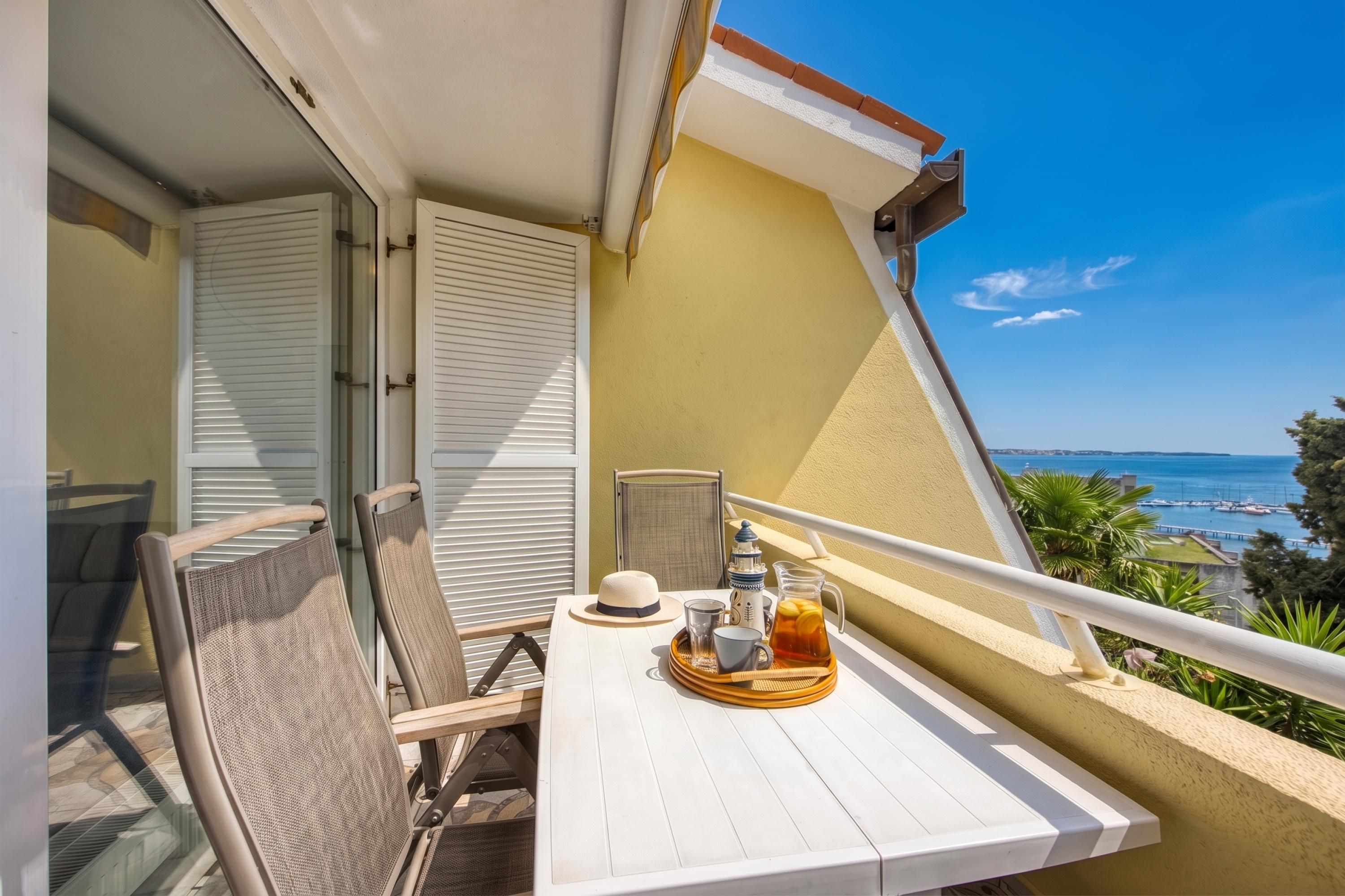 Familie appartement, 1 slaapkamer, balkon (Sunset Gold Suite Portoroz free) | Buiten dineren