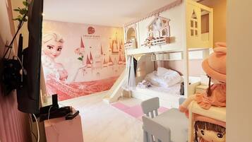 5 bedrooms, WiFi, bed sheets