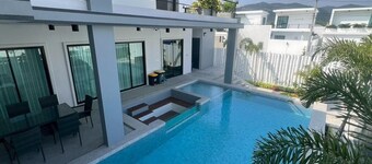 POOL VILLA CREAM DARIN FOR 17 PERSONS
ครีมดารินพูลวิลล่า วิลล่า 5 ห้องนอน