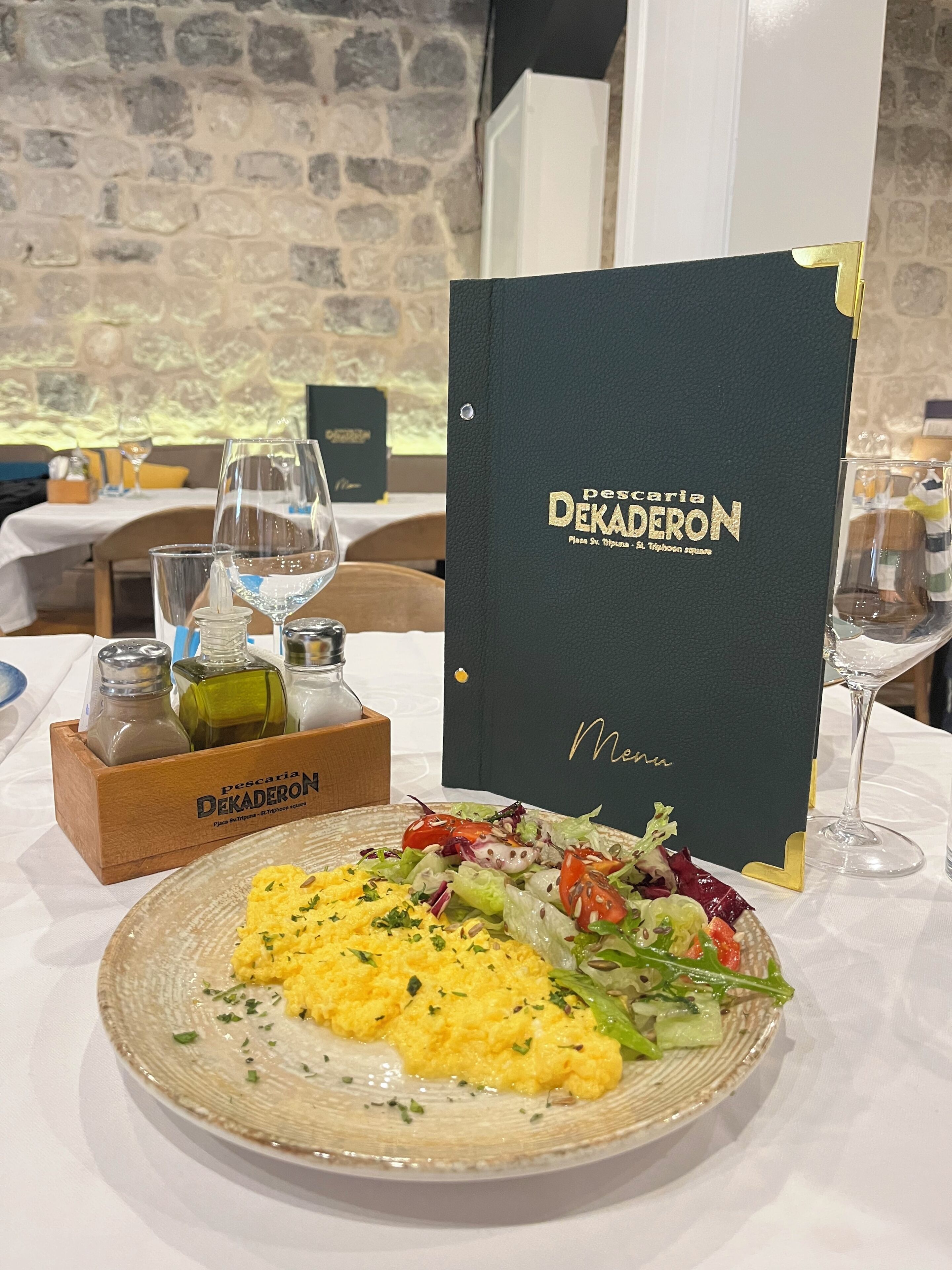 Tägliches inbegriffenes kontinentales Frühstück