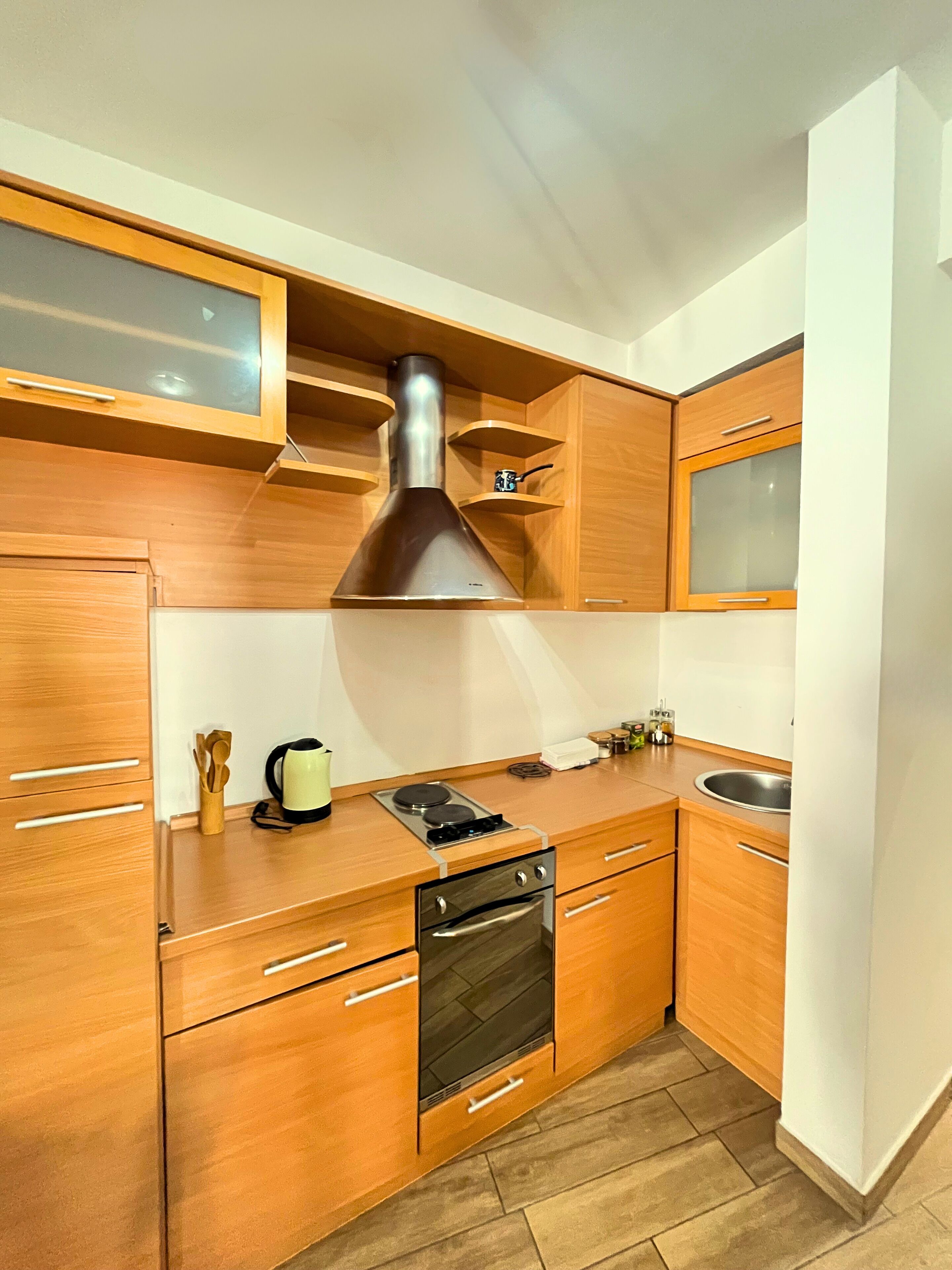 Apartamento, vista para a cidade | Cozinha privada | Frigobar, cooktop