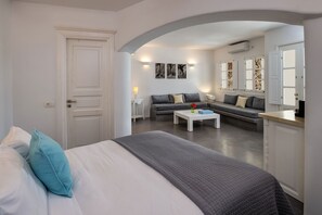 1 bedroom, free WiFi - My Rental Homes - Villa Sorokos only 400 mt from the black pebble beach of Vourvoulos (Fira)