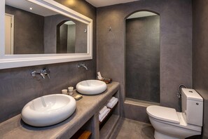 Shower, hair dryer - My Rental Homes - Villa Sorokos only 400 mt from the black pebble beach of Vourvoulos (Fira)