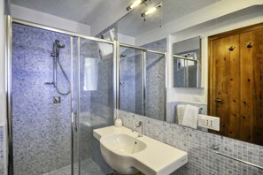Doccia, asciugacapelli, bidet
