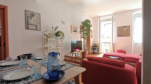 TV - Beautiful 100sqm flat in the heart of Cagliari. Parking, 2 bedrooms, 2 bathrooms (Cagliari)