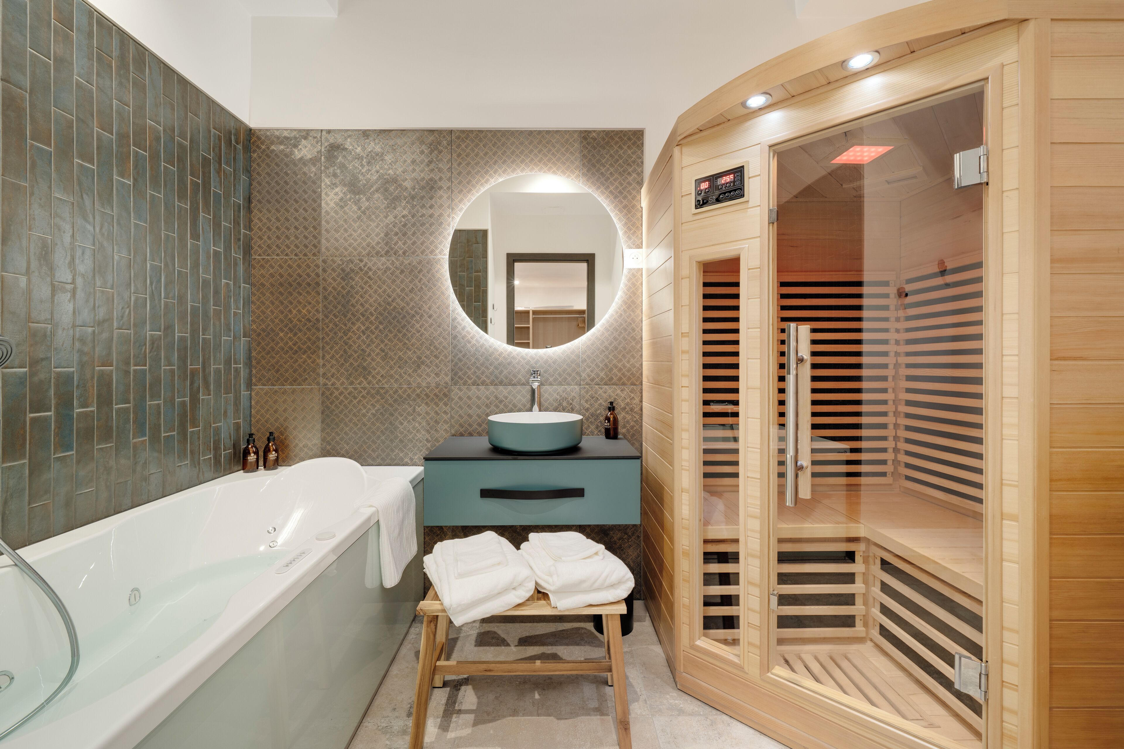 Bruser, boblebadekar, hårtørrer, håndklæder