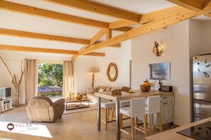 Interior - Charming 2-bedroom villa with breathtaking views (Porto-Vecchio)