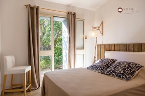 2 bedrooms, iron/ironing board, free WiFi, bed sheets - Charming 2-bedroom villa with breathtaking views (Porto-Vecchio)