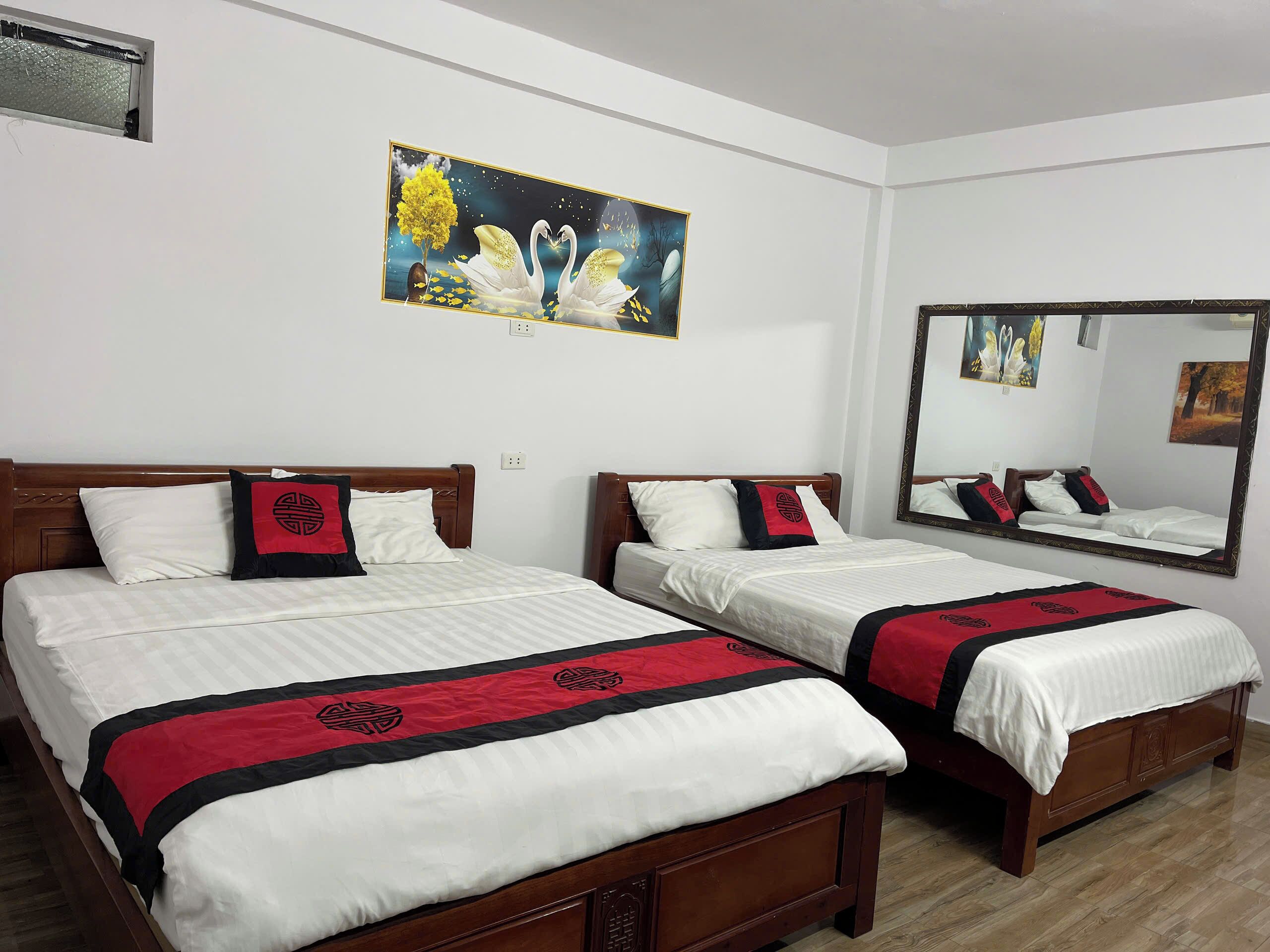 Family Room | Desk, free WiFi