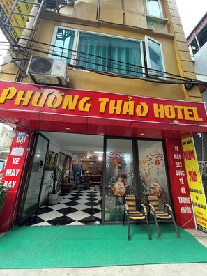 Exterior detail - Phuong Thao Hotel - near Noi Bai Airport (Ha Noi)