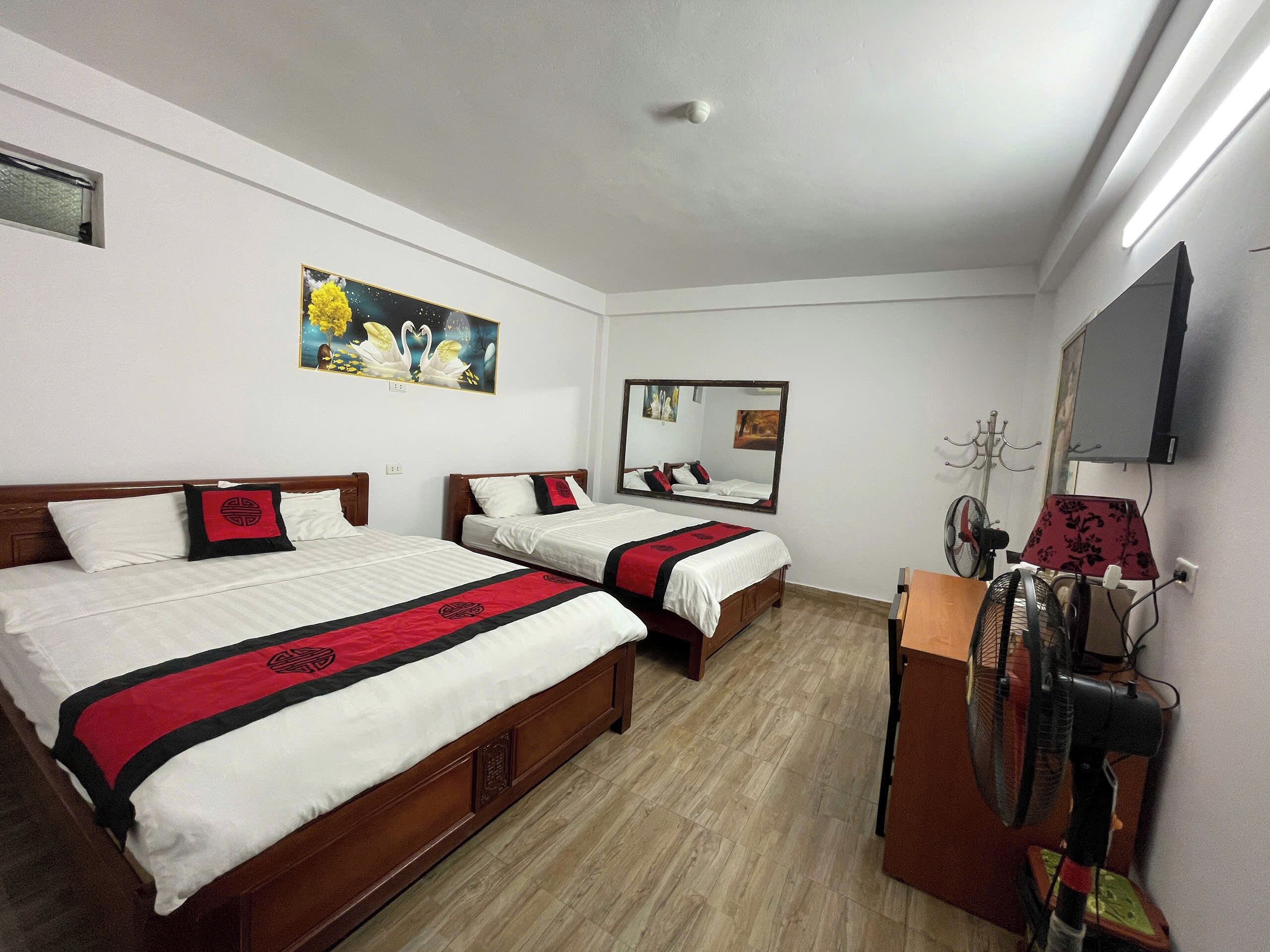 Family Room | Desk, free WiFi