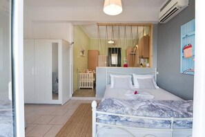 Iron/ironing board, travel cot, WiFi, bed sheets - Fenia's Studio - Charming Getaway in Gaios, Paxos (Gaios)