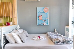 Iron/ironing board, travel cot, WiFi, bed sheets - Fenia's Studio - Charming Getaway in Gaios, Paxos (Gaios)