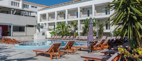 Außenpool (je nach Saison geöffnet)