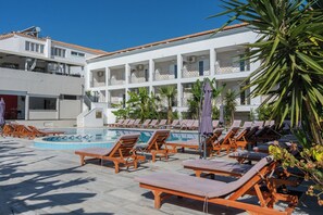 Außenpool (je nach Saison geöffnet)