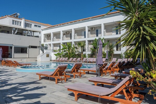 Alberca al aire libre por temporada 