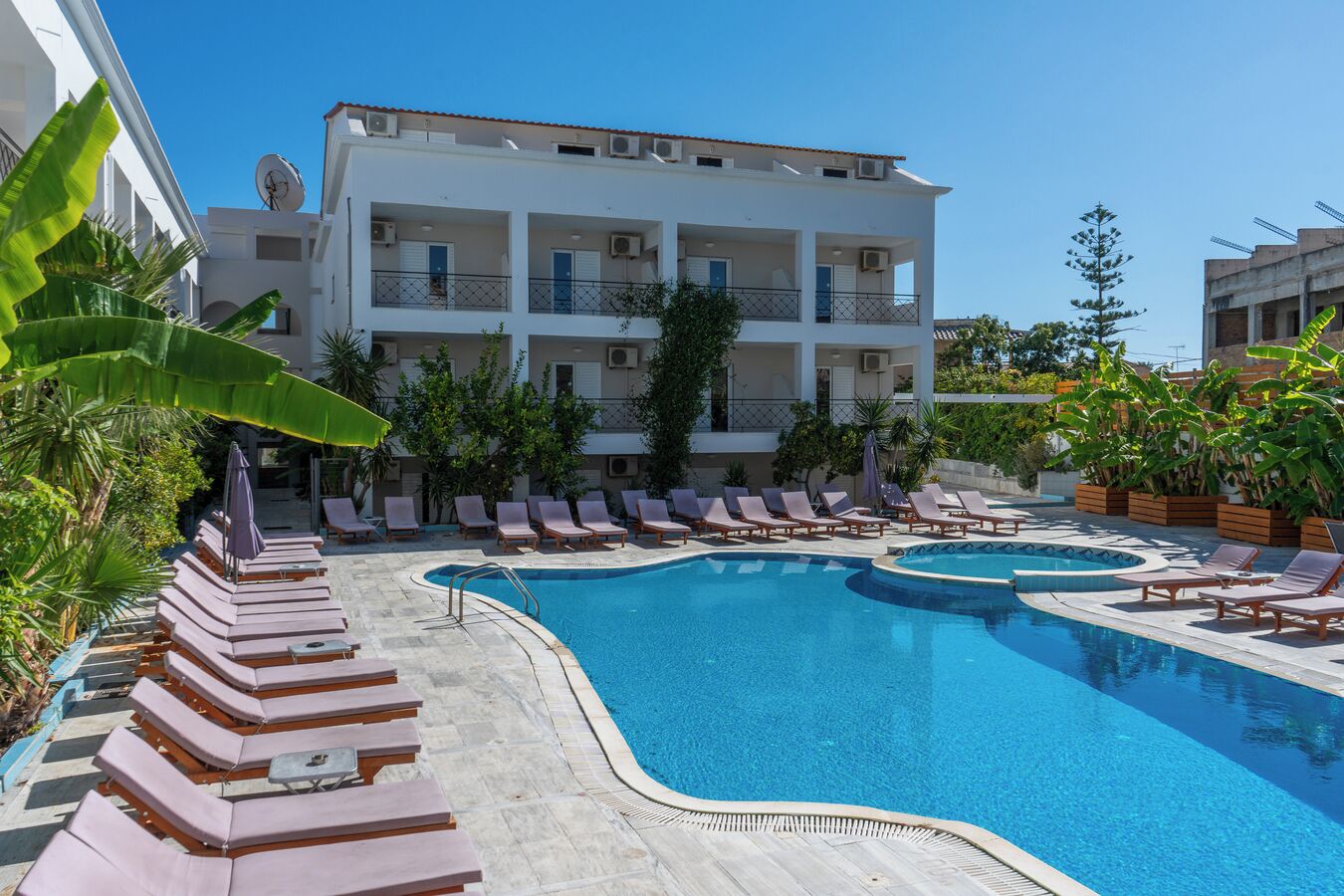 Piscine extérieure (ouverte en saison)