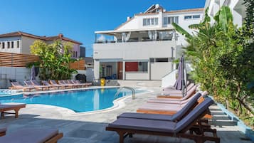 Sesongbasert utendørsbasseng