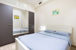 Iron/ironing board, WiFi, bed sheets - Cozy brick-style studio/ heart of Vake N.N. (T'bilisi)