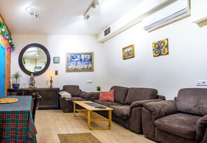 Living area - Cozy brick-style studio/ heart of Vake N.N. (T'bilisi)