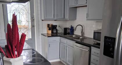 Charming Highlands Gem - Classic 3BR Retreat