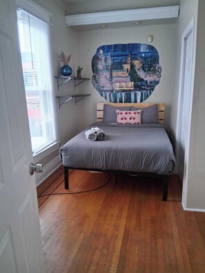 3 bedrooms, WiFi, bed sheets - Charming Highlands Gem - Classic 3BR Retreat (Louisville)