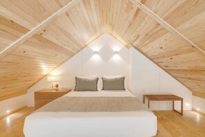 Tabla de planchar con plancha, cuna de viaje, wifi y ropa de cama 