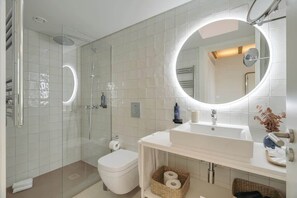 Shower, hair dryer, shampoo - Republica 139 Apartamentos by DA'Home #3E (Porto)