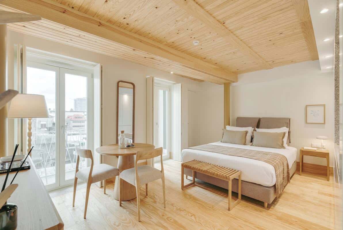 Fer et planche à repasser, lit parapluie, Wi-Fi, draps fournis