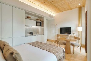 Iron/ironing board, travel cot, WiFi, bed sheets - Republica 139 Apartamentos by DA'Home #0D (Porto)