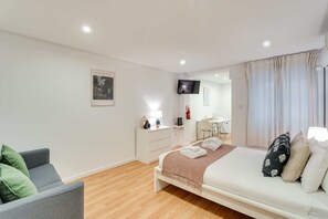 1 bedroom, iron/ironing board, travel cot, WiFi - Bonjardim Downtown Studio by DA'HOME (Porto)