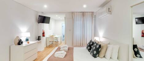 Fer et planche à repasser, lit parapluie, Wi-Fi, draps fournis