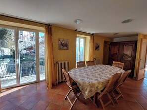 Dining - Relaxing stay with mountain views - spacious rooms barbecue brazier! (Venanson)
