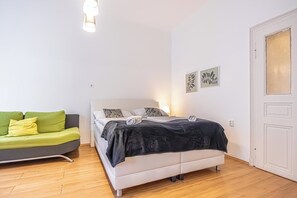 Basic Apartment - Cozy 2BR Apt With Excellent Connectivity (Vienna)
