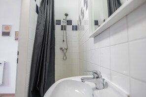 Basic Apartment | Bathroom - Cozy 2BR Apt With Excellent Connectivity (Vienna)
