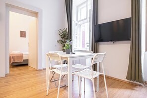 Exterior - Cozy 2BR Apt With Excellent Connectivity (Vienna)